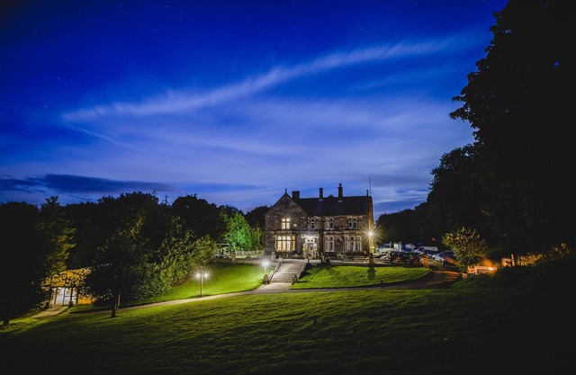 Large Victorian country house in the heart of the Peak District with 22 bedrooms
