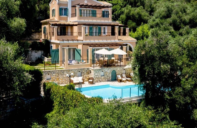 Large villa, games room, short drive to 2 villages