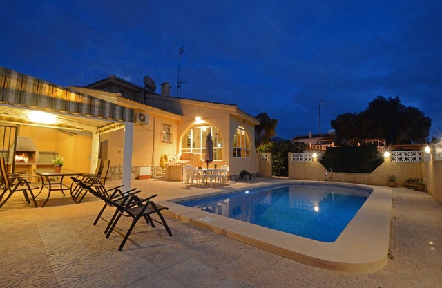 Large villa with private pool, for families.