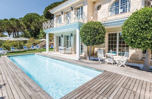 Large villa with private pool, views and suites