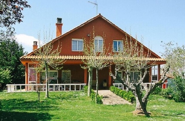 Larrate House for 12 people