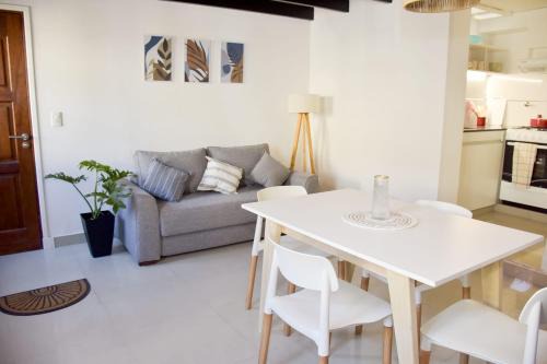 Las Blanquitas- departamento en el centro de Chascomús, a pocos metros de la laguna