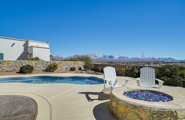 Las Cruces Home w/Mountain Views & Private Pool!