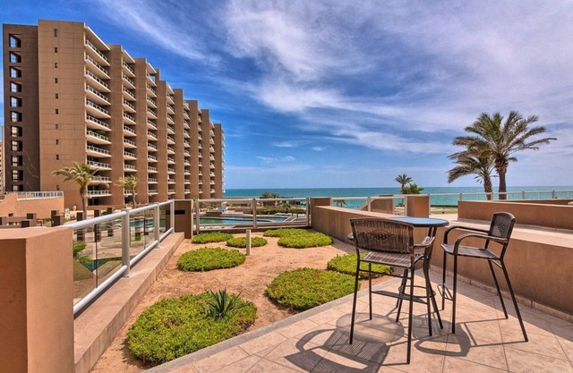Las Palomas 2BR GROUND FLOOR Huge Patio/Closest to Lazy River/Steps to Beach