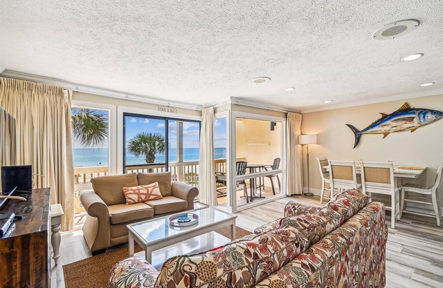 Latitude 29! Spectacular oceanfront views! Sleeps 6 Spring dates open!