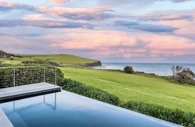 LATITUDE 34.GERROA'S FAVOURITE LUXURY BEACH HOUSE!