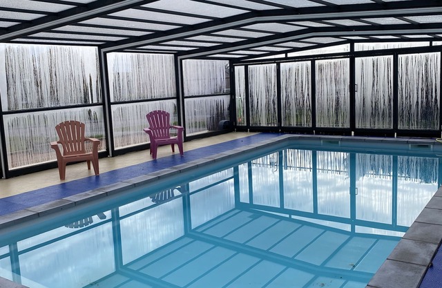 LAULIVIER-Piscine Campagne Gite 15 persons