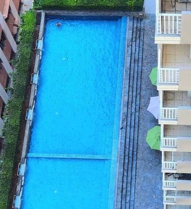 Laureano di Trevi Makati Apartment with Balcony