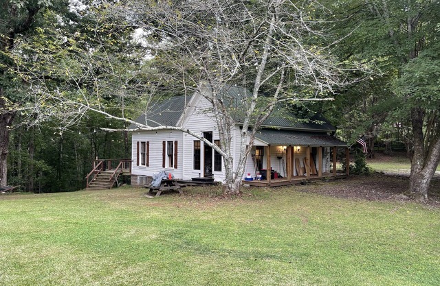 Laurel Springs- A 1927 Farmhouse renovated with modern day comforts!