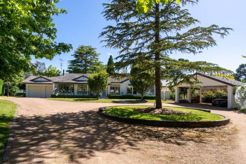 Lauretana House & Cottage - Homestead In Bowral!