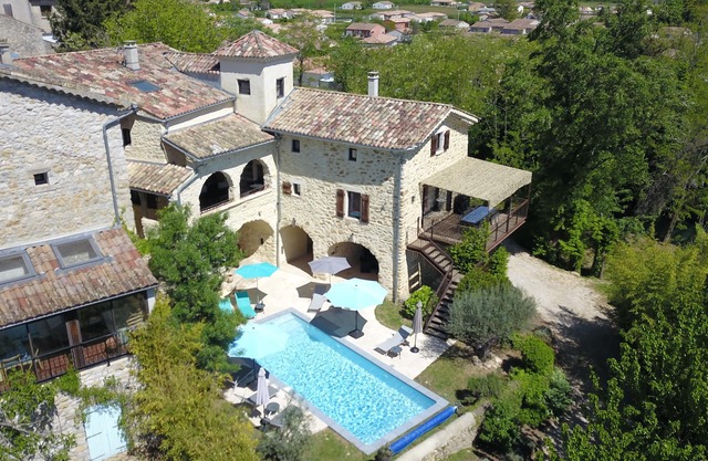 LAURIERS-MAGNIFICENT COTTAGE IN VALLON PONT D'ARC - cleaning and linens included