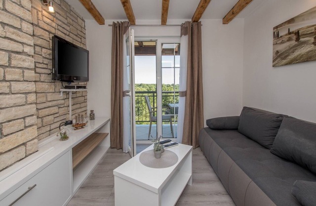 Lavanda 1, Peacefull apartment with swimming pool