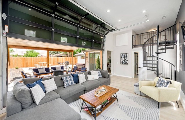 Lavish Indoor/Outdoor Retreat 15 Min to DT Denver