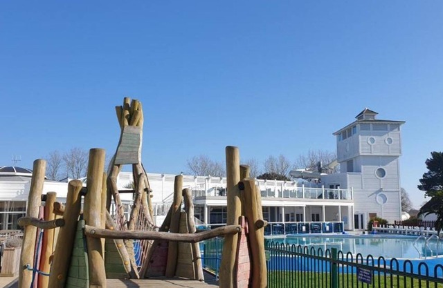 Lazy Bear Holidays - Arne View