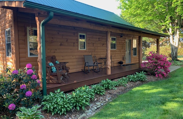 Lazy Lake Cabins - Cozy comfort in the Blue Ridge Mountains