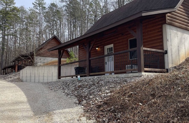 Lazy River Cabin on the edge of town only 1/2 mile from Current River !