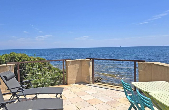 Le Bateau - 4 people - Feet in the water - Beach - Air conditioning - WiFi - Sainte Maxime