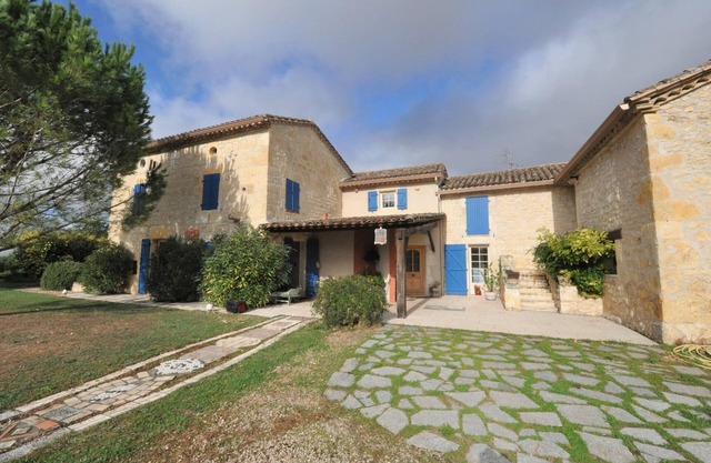 Le Calme du Gite Occitan Avec sa Piscine