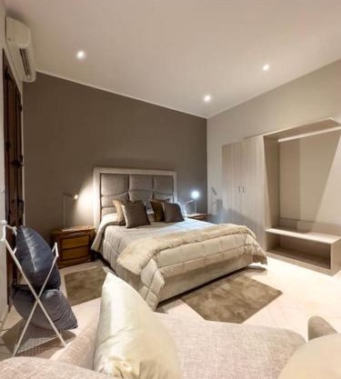 Le Cento Sculture Apartment