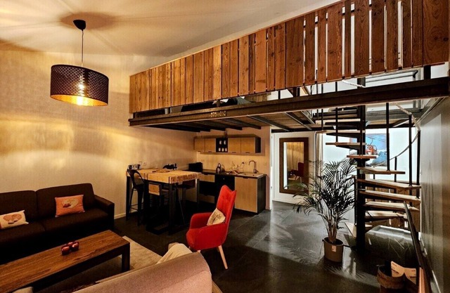 Le Chalet-Loft-Private Bathroom-Apartment-Garden view
