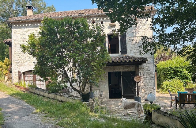 Le Clos des Fées – Spacious Holiday Home with Garden in Montaigu-de-Quercy