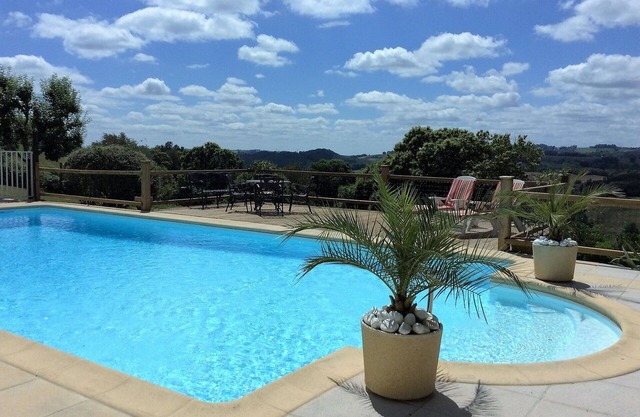 le Coin Perdu Lagarde (Sleeps 4) 2 Bedrooms with 2 shower rooms 1 with ensuite.