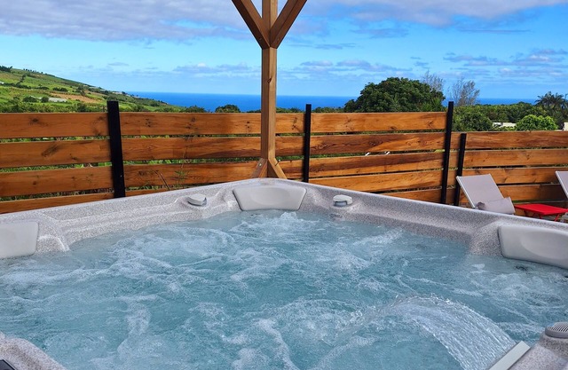 Le Cyprès, Piscine, Jacuzzi et Billard