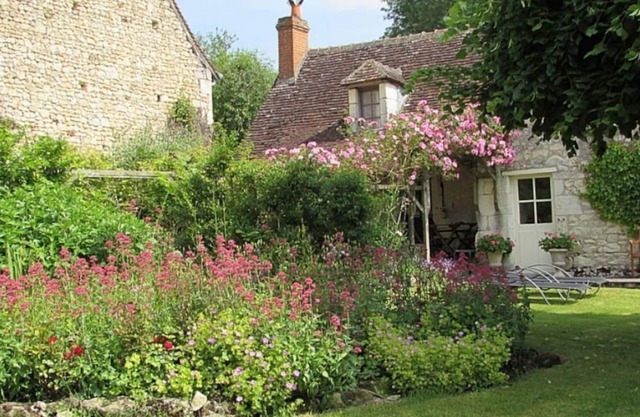 LE FLEUVE -COTTAGE HOLIDAY RENTAL, IN LE GRAND PRESSIGNY, INDRE-ET-LOIRE, FRANCE