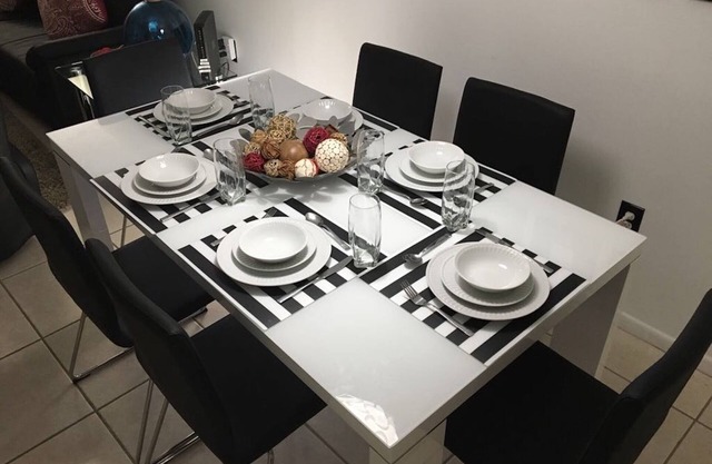 Le Frontenac Apt 208. 3 min. away from the Beach! Located in Sunny Isles Beach