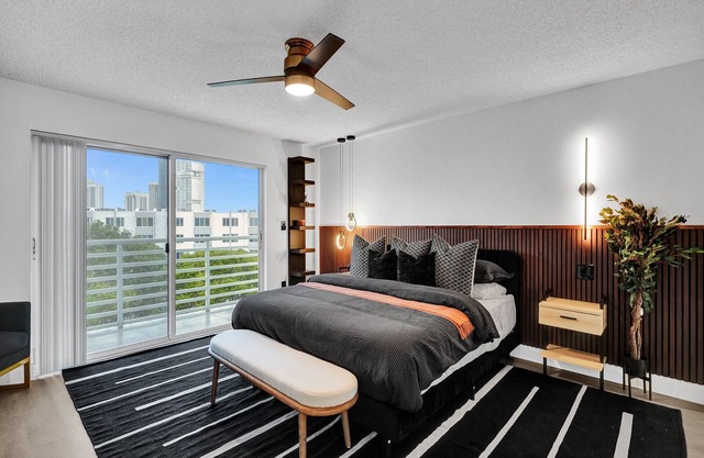 Le Frontenac Apt 501. 3 min. away from the Beach! Located in Sunny Isles Beach