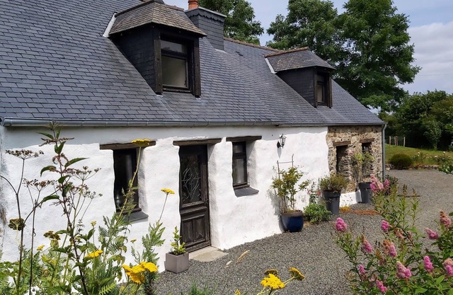 Le Gîte "les Sources de Guerzouil" Vous Accueille Dans son bel Écrin de Verdure