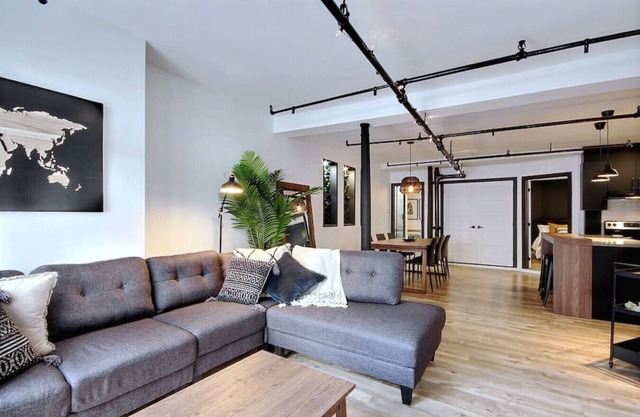 Le Gentleman/Downtown spacious 1200 sqft condo