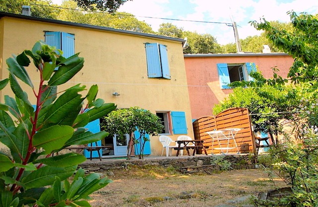Le gite du bout du Cap corse. Old country house renovated into a gîte.