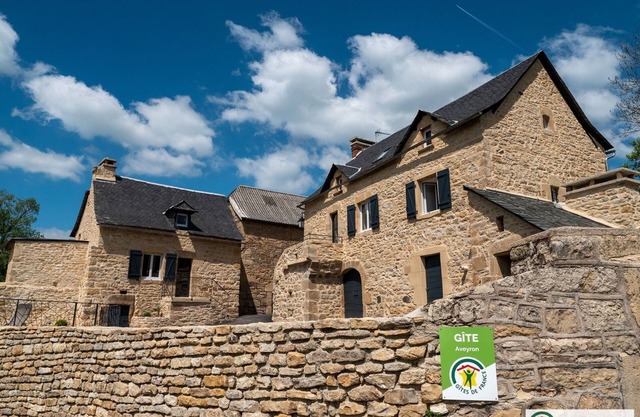 Le Grand Gîte de Malescombes Avec Piscine Privée, à la Campagne,