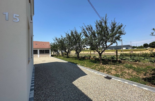 Le Hibou 🦉 Large apartment 100 m2, 8personnes, not overlooked, private