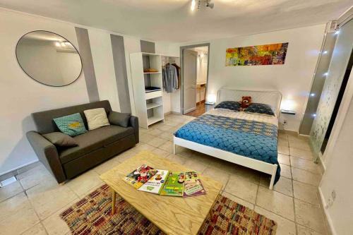 LE JAD Joli F2 proche Gare, Arènes avec terrasse privée