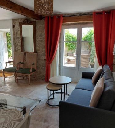 Le Logis des Remparts à l'intérieur de la Cité médiévale, Jardin privé, Parking inclus