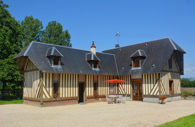 Le Malis - Charming half-timbered family house with large garden