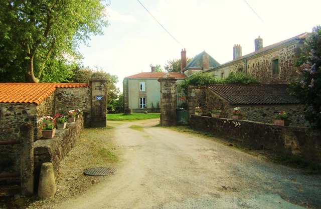 Le Manoir "Aux Douves"