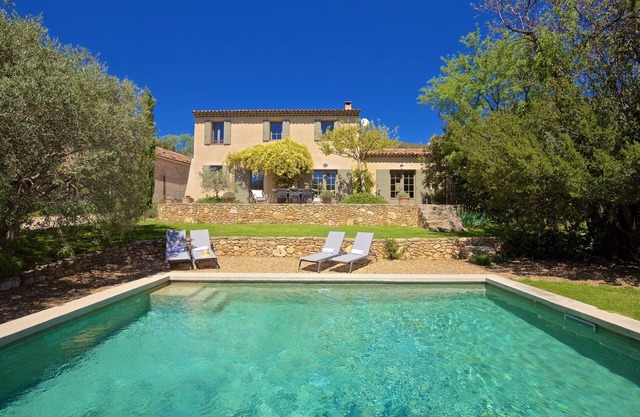 Le mas des oliviers de Rustrel with swimming pool