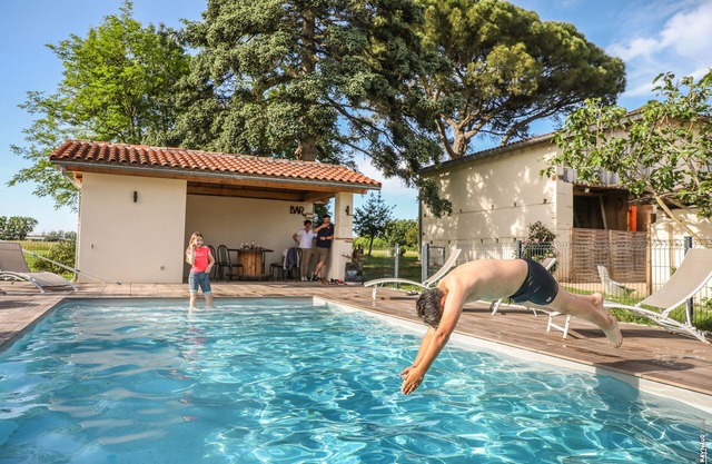 Le Mazage des Trégans, Swimming pool & wooded park in a peaceful setting