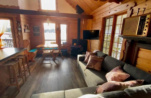 Le petit chalet sur le lac
