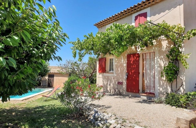 Le Petit Mas, Charming Provencal house with private pool, sleeps 2.