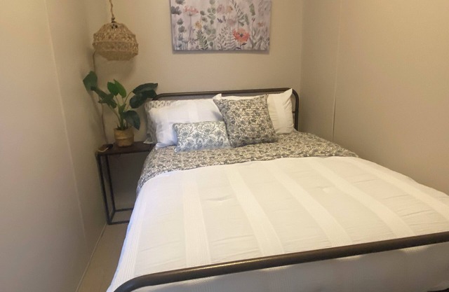 Le Petite Maison: A rustically charming rental space with exemplary hospitality.