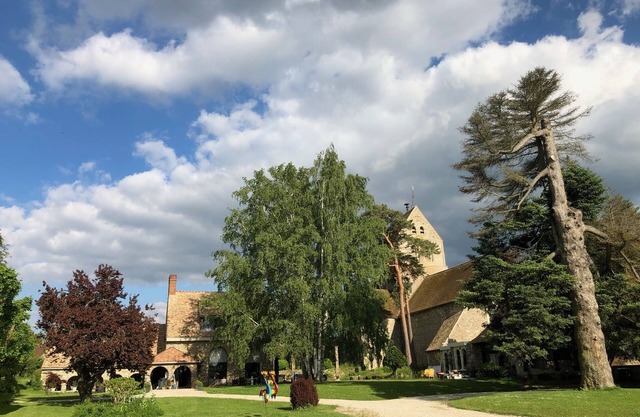 Le Prieuré de Bazainville, the magic of an exceptional place 35 minutes from Paris.