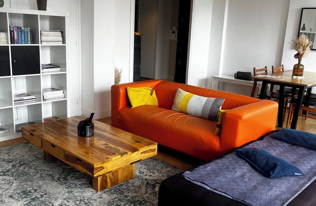 Le Saint-Irénée, a bright 2-bedroom apartment for 4 people.