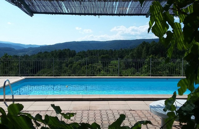 Le Vignal complet, beautiful spacious house with private pool in the Ardèche