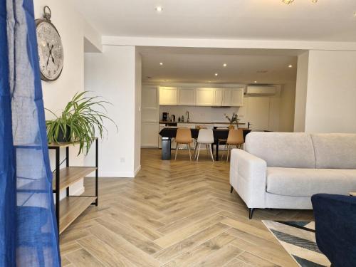 Le Zénith - 3 chambres, 3 salles de bain - 8 pers max - Réservation à la chambre possible