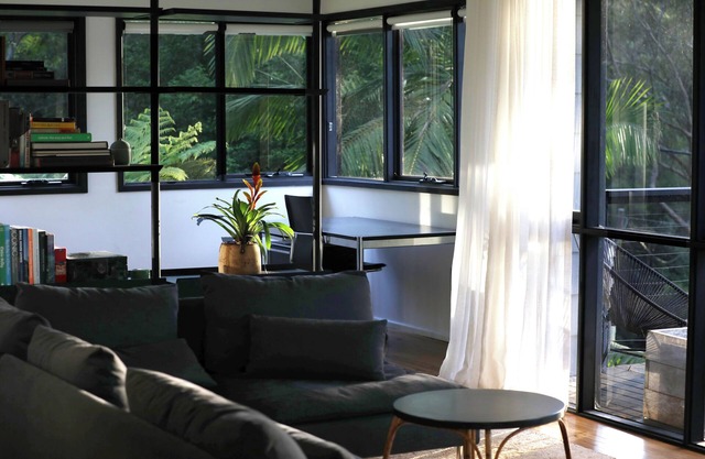 Leafy beachside retreat