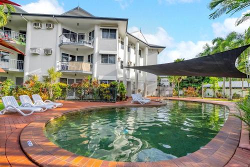 Leafy Solace - A Contemporary Cairns City Hideaway